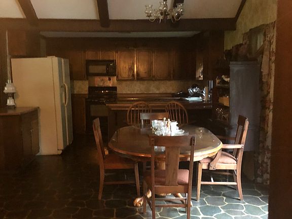 3rd image of 114 Lori Dr