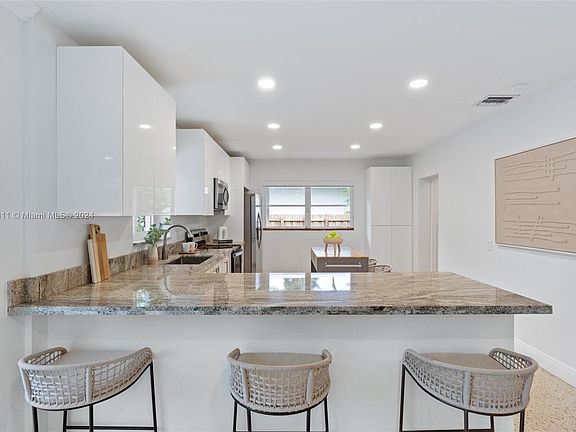 5th image of 7530 Center Bay Dr