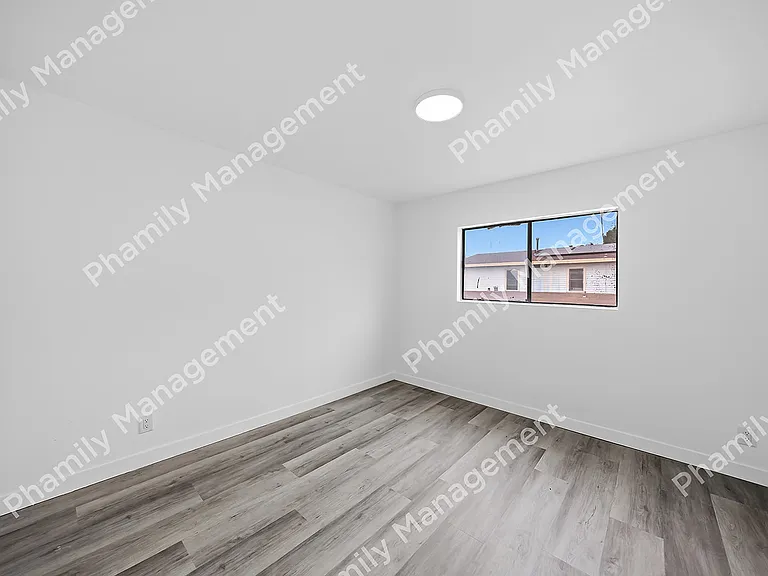 2538 Johnston St #8 — Photo 8