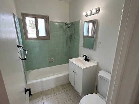 5th image of 811 W 97th St #9A