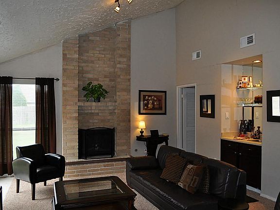 5th image of 12729 Hollandale Dr