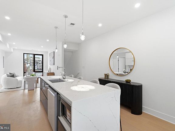 5th image of 1850 Capitol Ave NE #1