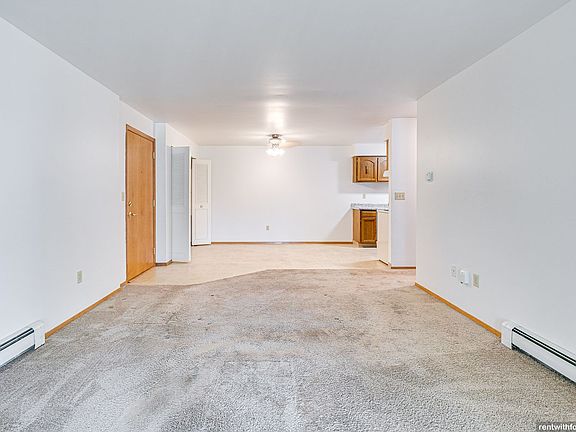 3rd image of 2109 Maplecrest Dr #6