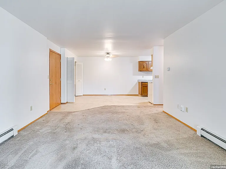 Maple Crest Apartments (Calumet Grove) — Photo 3