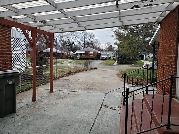 REVERSE VIEW OF DRIVEWAY TO THE STREET