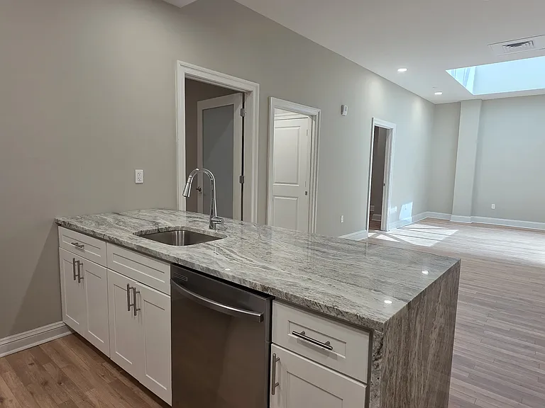 1420-22 Chestnut St #204 — Photo 5