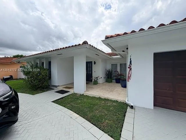Building Photo - 2220 SW 125th Ct