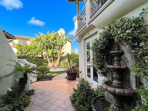 Front courtyard with fountain
