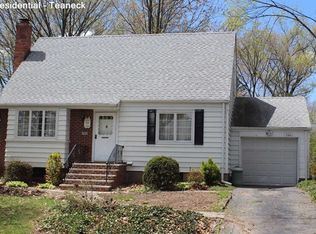 790 John St, Teaneck, NJ 07666