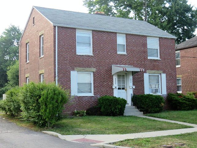 1st image of 490 Oak St