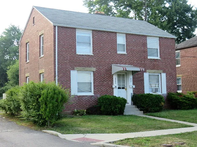 490 Oak St photo 1