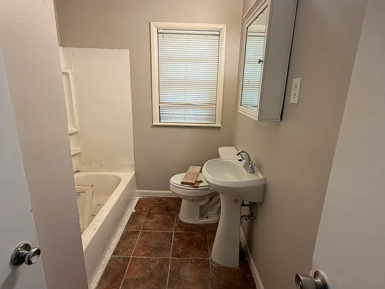 4015 Charles Dr — Photo 7