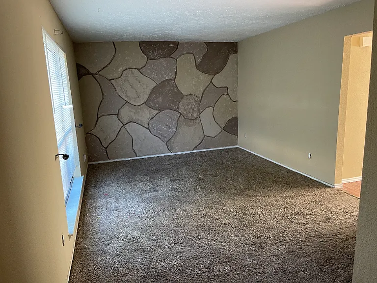 28 W Creek Ln #28 — Photo 4