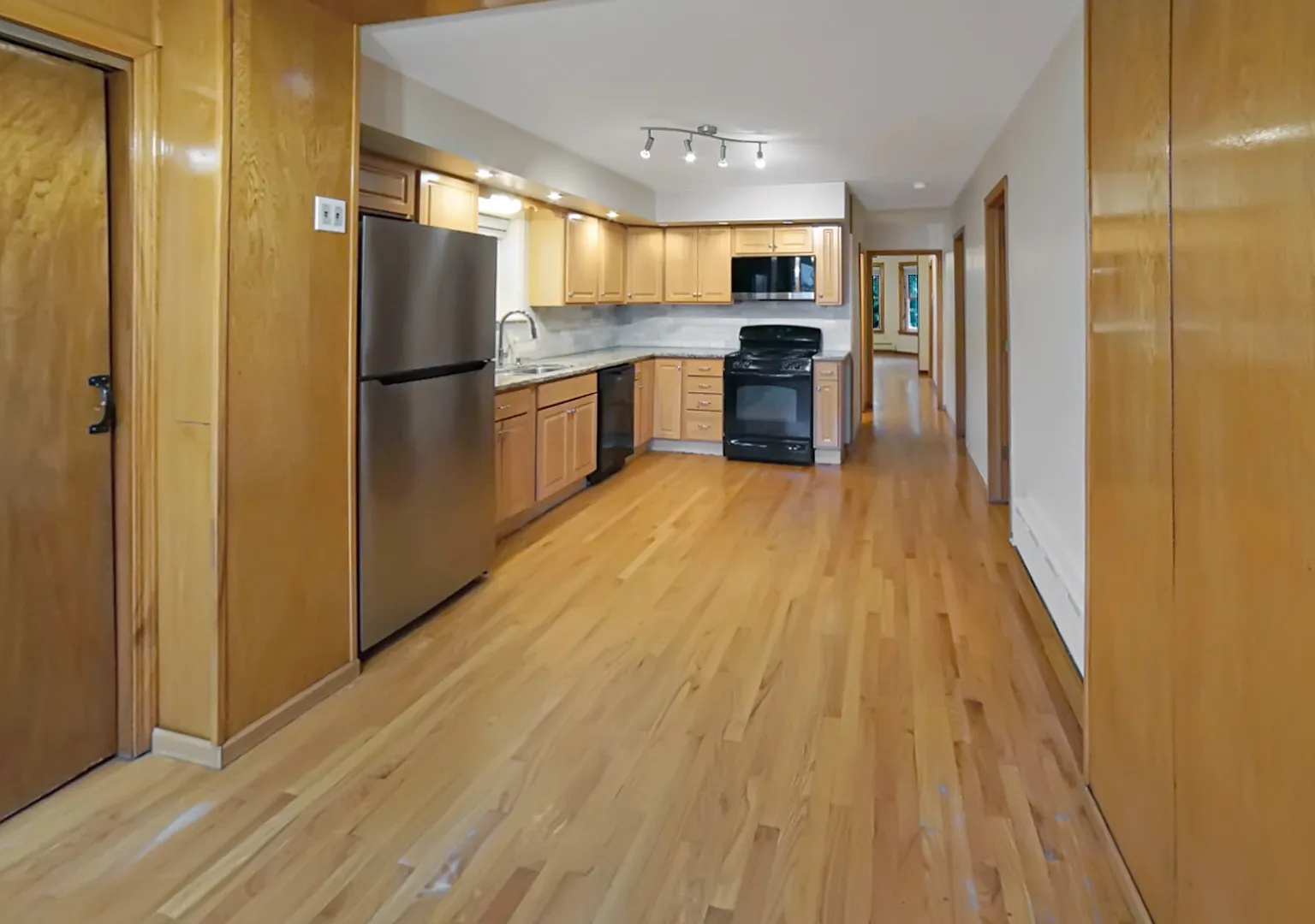 3 bed, 1500 sqft, $2,500 — Photo 4