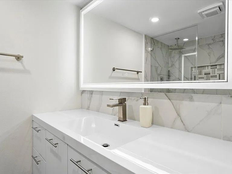 3703 NE 166th St #701 — Photo 25
