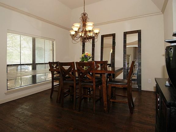 3rd image of 3917 Freshwater Dr