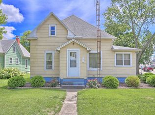1 N Pine St, Villa Grove, IL 61956