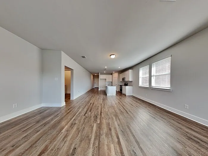 4 bed, 2.0 bath, 2008 sqft, $2,295 — Photo 3