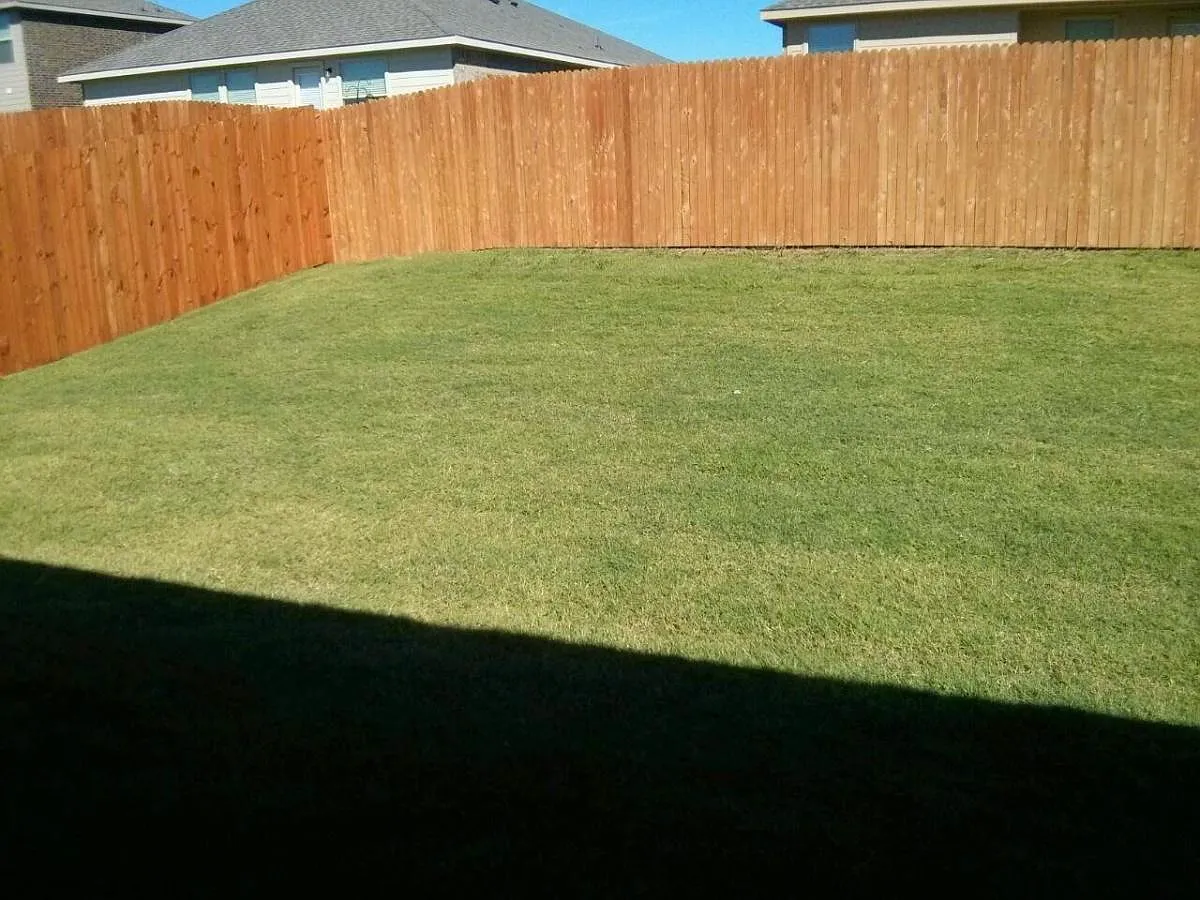 5 bed, 3.5 bath, 2342 sqft, $2,000 — Photo 2