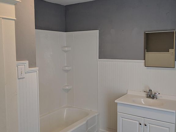 5th image of 171 Montague St
