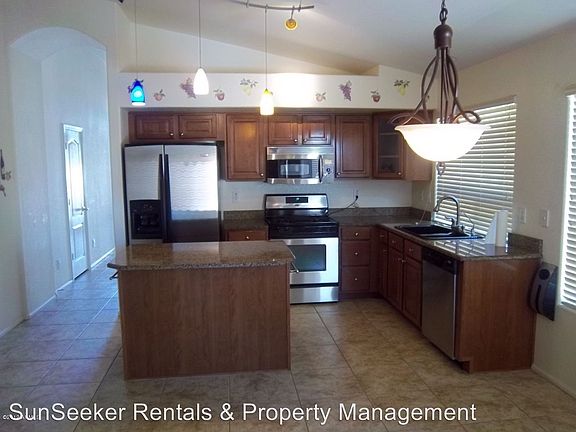 3rd image of 15857 W Moreland St