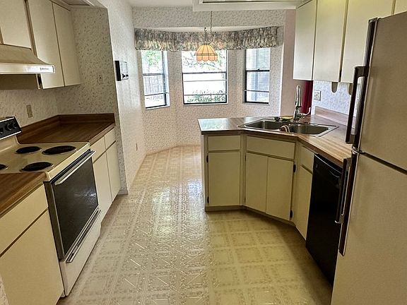 5th image of 308 Buttonwood Dr