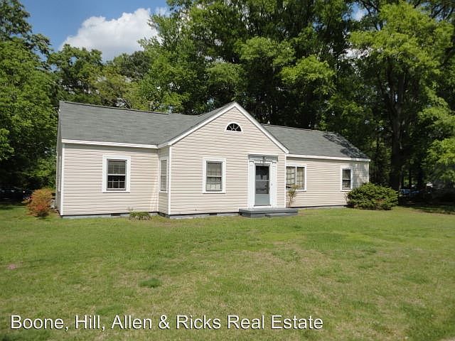 1st image of 226 S Circle Dr