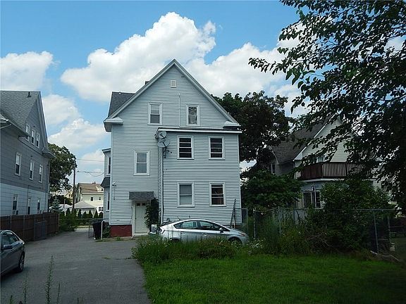 3rd image of 110 Wentworth Ave
