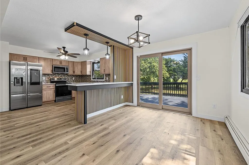 4 bed, 2029 sqft, $3,250 — Photo 3