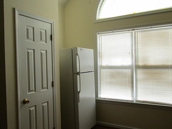 Left side of kitchen