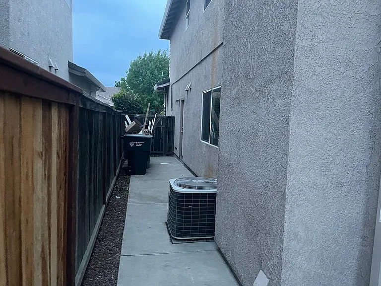 1437 Mayfield St — Photo 9