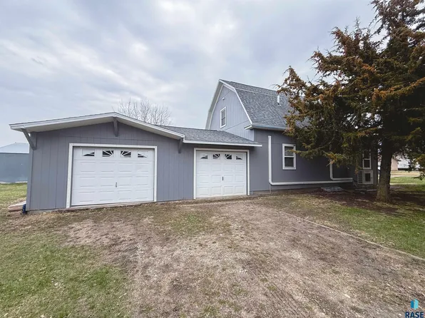 202 5th St NE, Wessington Springs, SD 57382