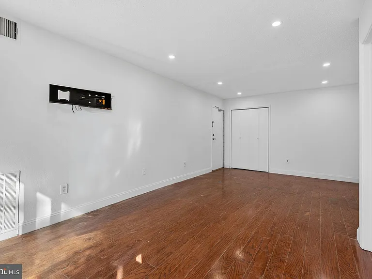 16 S Van Dorn St #506 — Photo 8