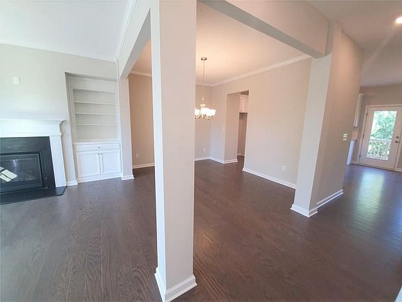 4th image of 881 Sunset Park Dr