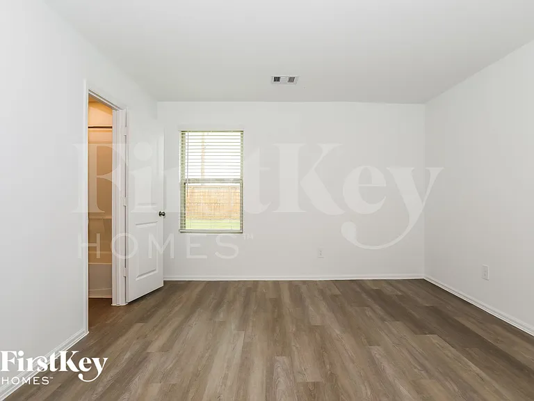 423 Jewett Meadow Dr — Photo 8