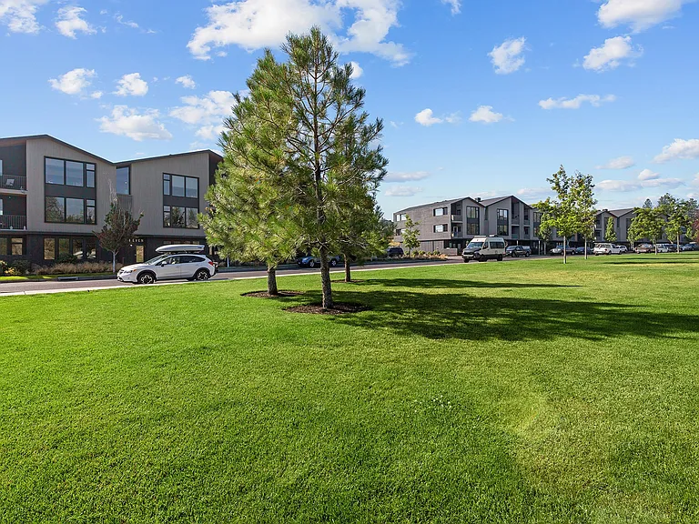 Range Apartments — Photo 26