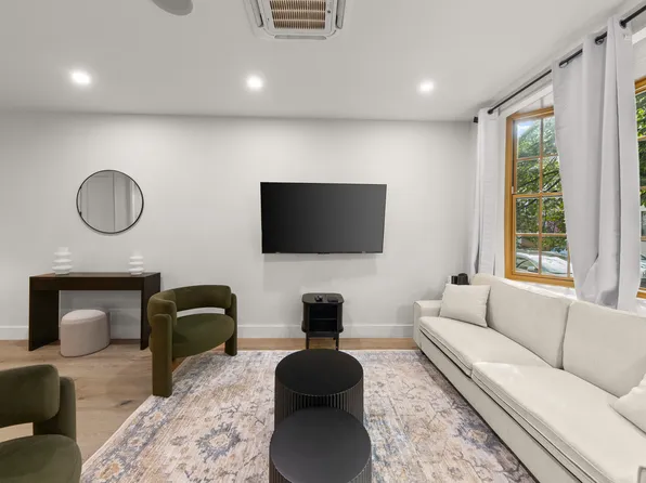 10 Hausman Street image 28 of 30