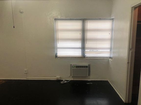 3rd image of 1047 Euclid Ave APT 10