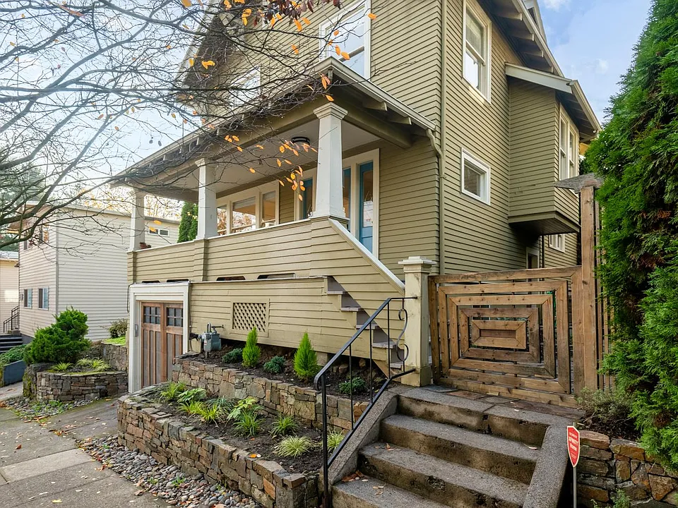 216 S Gaines St
