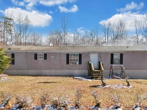 235 Goat Ln, Rocky Mount, VA 24151
