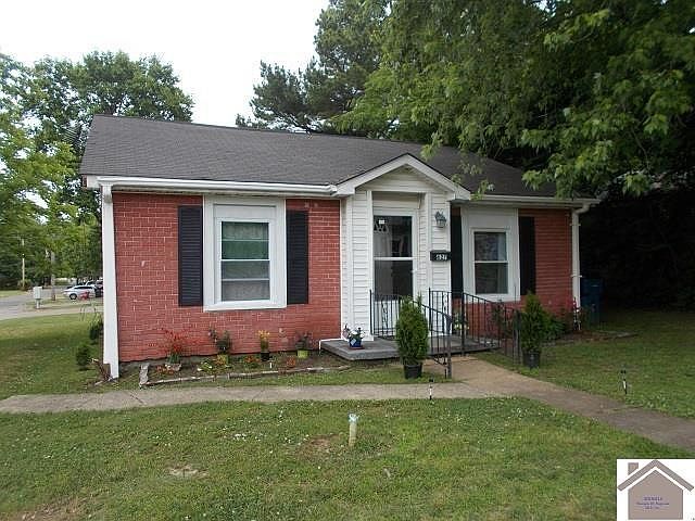 1st image of 627 W Housman St #627