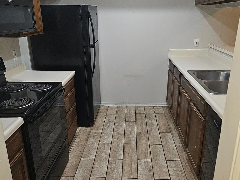 1504 W Madison St — Photo 4