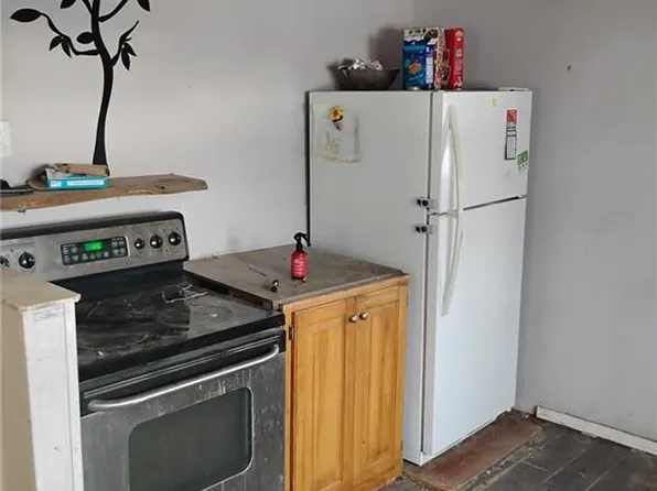 110 S Campbell St, Pleasant Hill, MO 64080