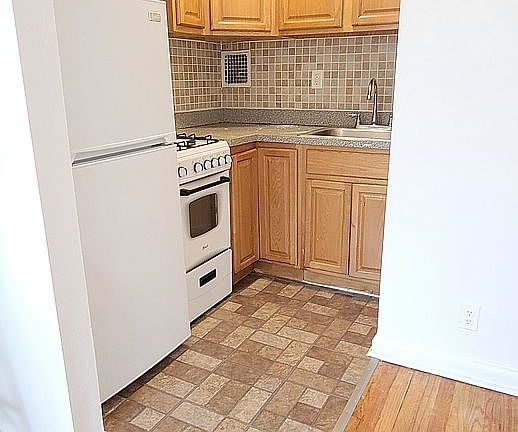 3rd image of 3427 74th St APT 5A