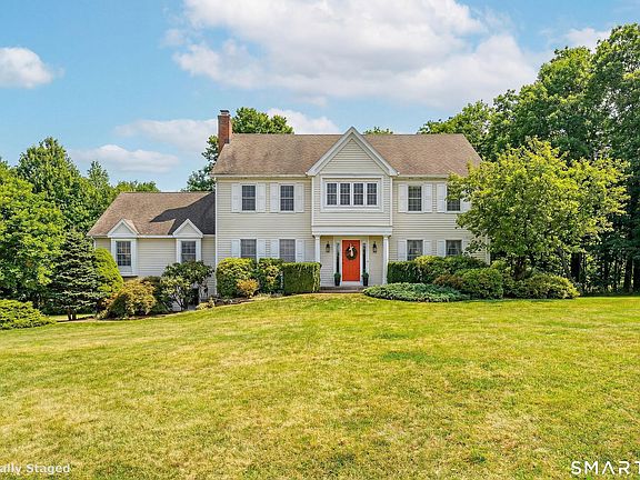 2nd image of 20 Charter Ridge Road