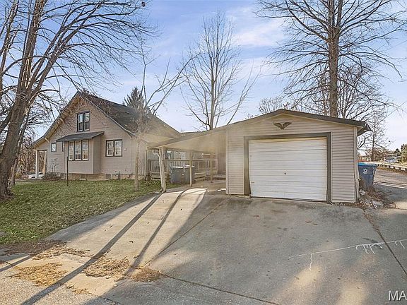 3rd image of 3322 Jackson St