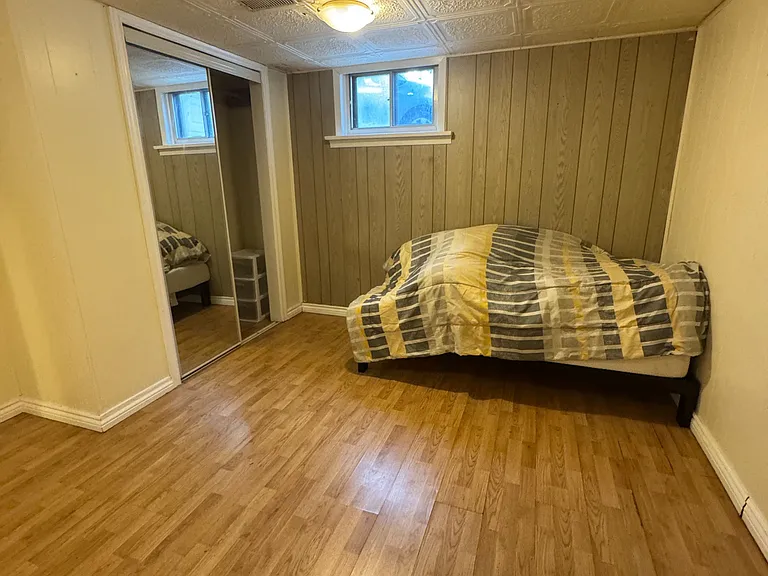 207 Lawrence Ave #BASEMENT — Photo 7
