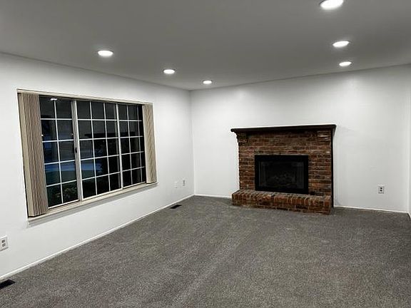 3rd image of 7356 Hedgerow Ct