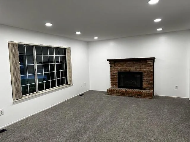 7356 Hedgerow Ct — Photo 3