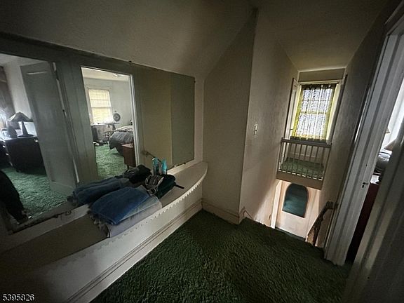 5th image of 275 Forbes St